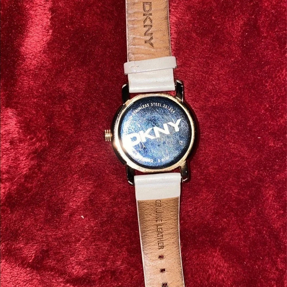 🎉HP🎉 DKNY white Genuine White leather Strap Logo Dial Rose gold tone wa… - Picture 7 of 10